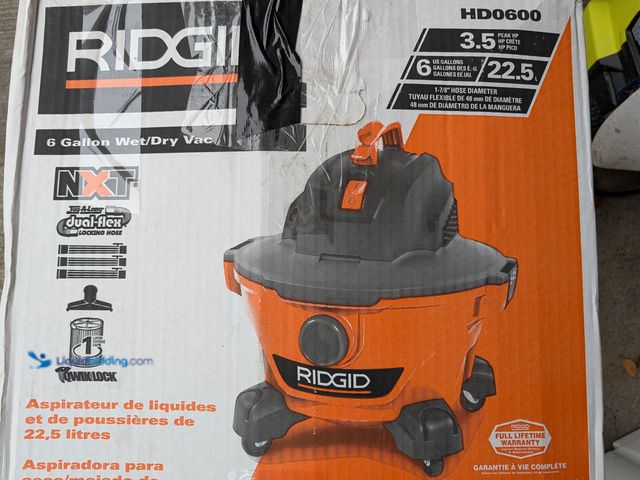 Lot 49-1814684 - RIDGID Wet/Dry Vacuum.  6 gallon 3.5 Peak HP