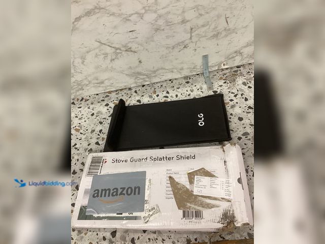 Lot 49-5452042 - OLG Stove Guard Splatter Shield - Premium Oil Splash Guards for Kitchen Frying. Item is unused.