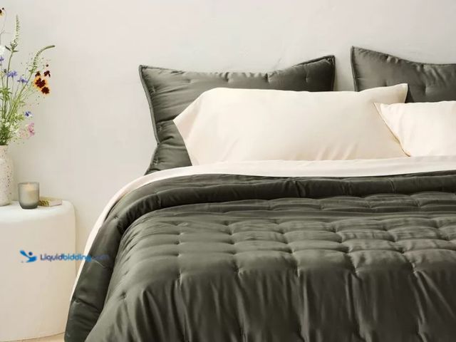 Lot 49-5552890 - Full/Queen Rayon from Bamboo Quilt Dark Olive Green - Casaluna™. UPC: 196761428983. Unused