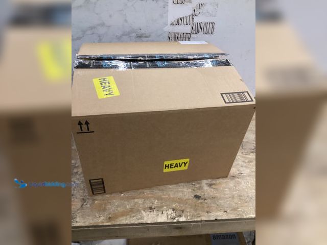 Lot 49-5448570 - Floral Pattern Quilt Throw. Unused