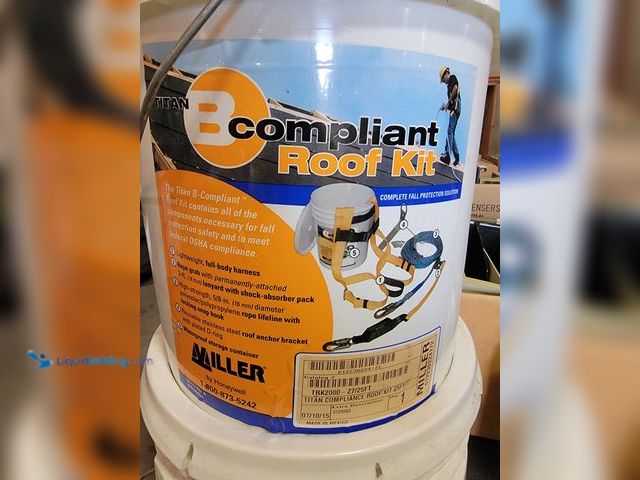 Lot 49-1816043 - 2 New Complaint Roof Kit Miller Roof Kit
Body-Harness
Roof Anchor Bracket
Rope Line with Rope Grab