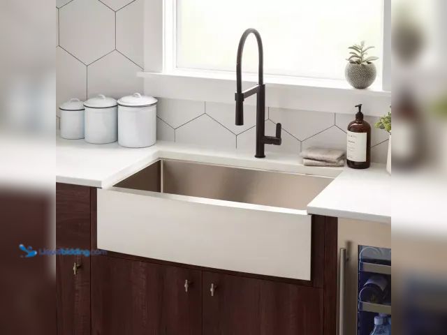 Lot 49-1929331 - 1 Signature Hardware SH229021SS Farmhouse Sink Stainless Steel Farmhouse Sink
