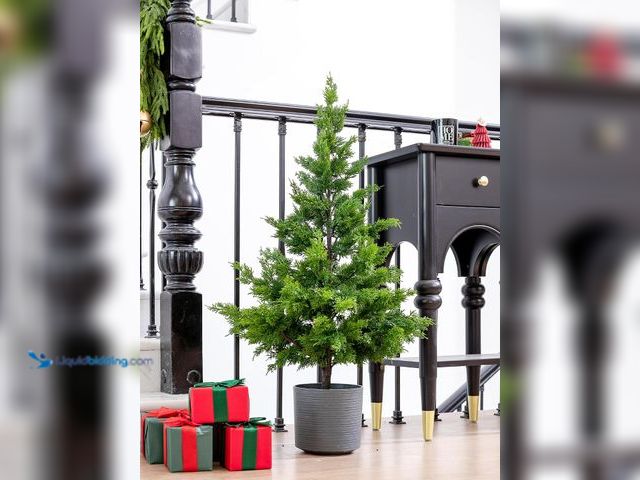 Lot 49-5543001 - 36’’ Cedar Pine Tree with Pot 36’’ Realistic Artificial Small Christmas Tree with Pot for Front Porc...