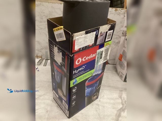 Lot 49-5483896 - O-Cedar H2prO Microfiber Flat Mop System. Model # 175765. Used