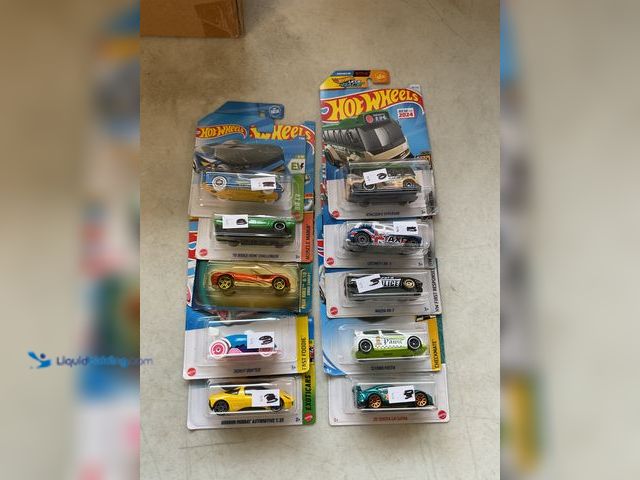 Lot 49-5515581 - Other LOT OF 10 HOT WHEELS 1/64 SCALE DIECAST CARS NEW IN PACKAGES VARIUS MAKES AND MODELS