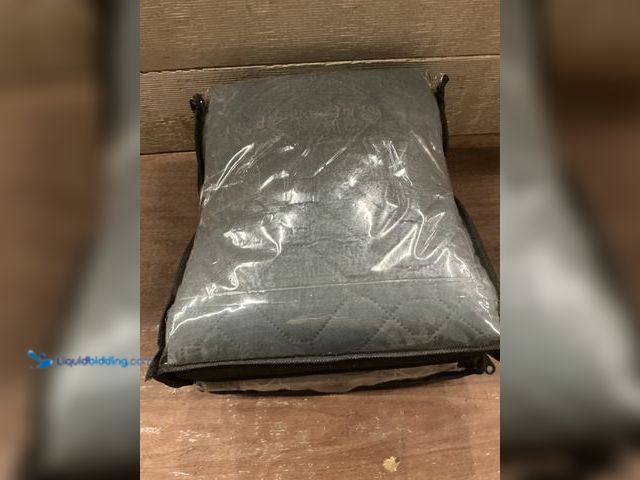 Lot 49-5484588 - Waterproof and Non-Slip Dog Bed Cover and Pet Blanket Sofa Pet Bed Mat ，car Incontinence Mattress Pr...