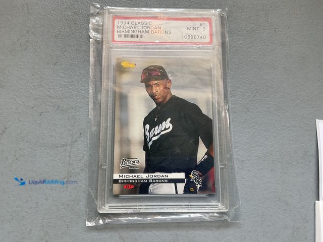 Lot 49-1801439 - GRADED CARD! 1994 BASEBALL MICHAEL JORDAN BIRMINGHAM BARONS ROOKIE