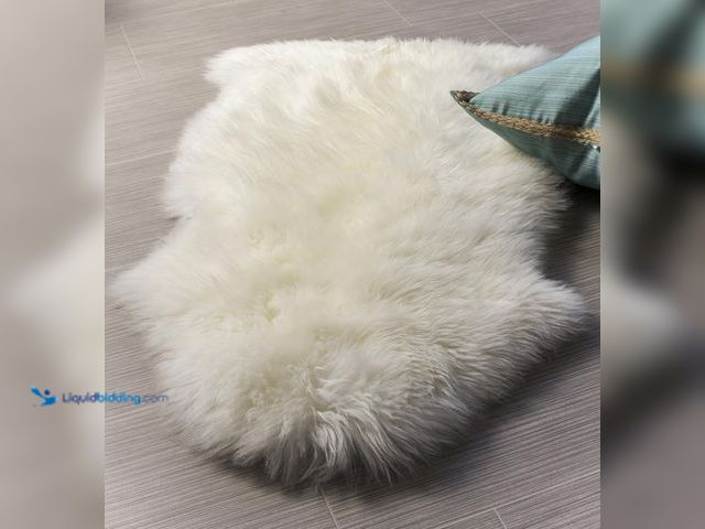 Lot 49-3528210 - Premium Genuine Fur Sheepskin Rug - Real N.Z. 100% Sheepskin Natural Luxury Fluffy Lambskin Fur Area...