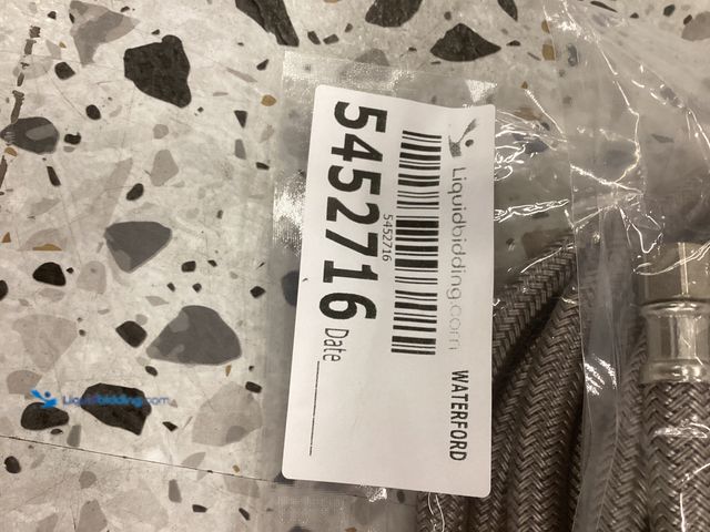 Lot 49-5452716 - Everbilt 12ft Polymer Braided Icemaker Water Conector. Item is unused in a PK of 2.