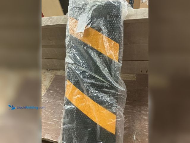 Lot 49-5487789 - 6ft Car Road Bump Unused