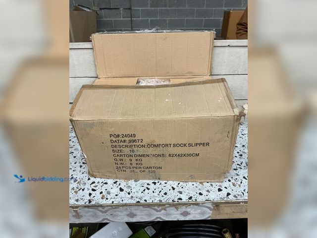 Lot 49-5476427 - Qty 24 Comfort sock slippers. Pink. Unused.