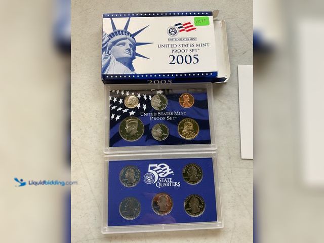 Lot 49-1810259 - 2005 UNITED STATES MINT PROOF SET 11 COINS IN HARD PLASTIC CASES