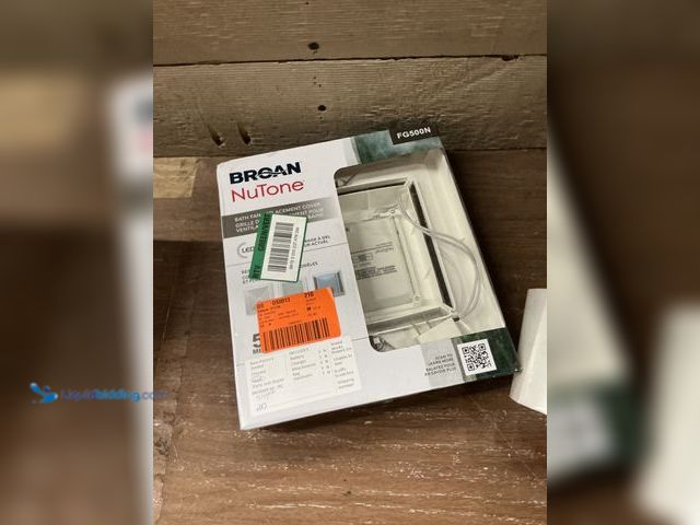 Lot 49-5449495 - Broan-NuTone
Quick Installation Bathroom Exhaust Fan Replacement Grille/Cover with LED Light Used
