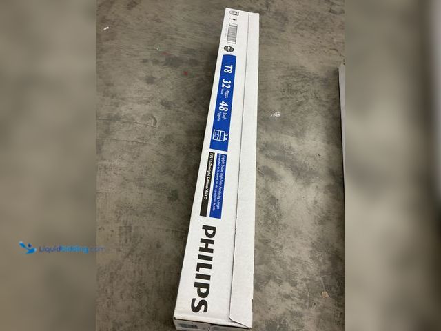 Lot 49-5476363 - Philips Daylight deluxe T12 40WATTS 48 Inch. (qty 10 in box) Item is Unused