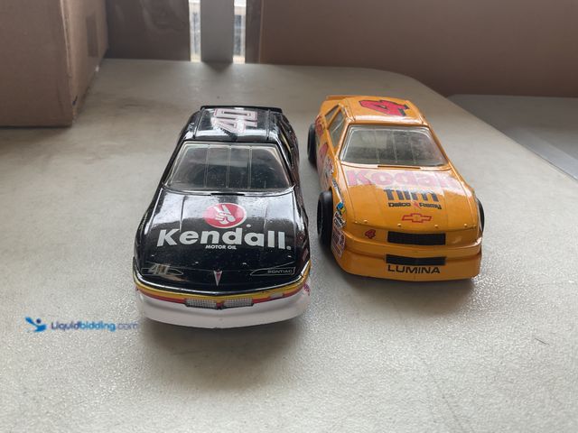 Lot 49-1977478 - Other LOT OF 2 RACING CHAMPIONS 1/24 SCALE DIECAST CARS NO BOXES INCLUDING #40 BOBBY KENDALL MOTOR O...