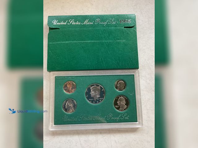 Lot 49-1810292 - 1995 UNITED STATES MINT PROOF SET 5 COINS IN HARD PLASTIC CASE AND ORIGINAL SLEEVE