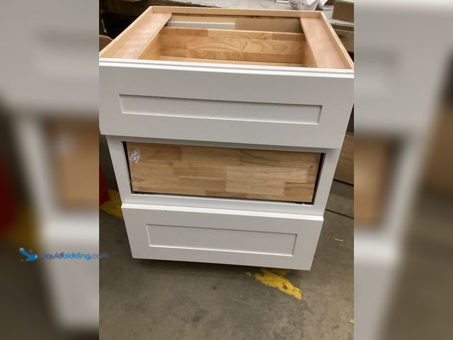 Lot 49-5542430 - Base Drawer 27'' (white) Shaker Cabinet, Unused, broken drawer