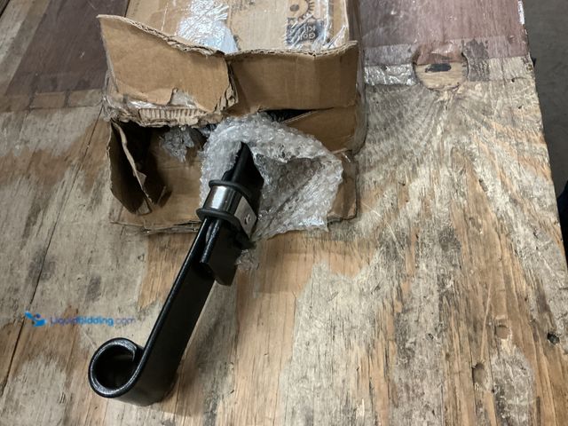 Lot 49-5463261 - golf cart rear seat grab bar (black) Unused