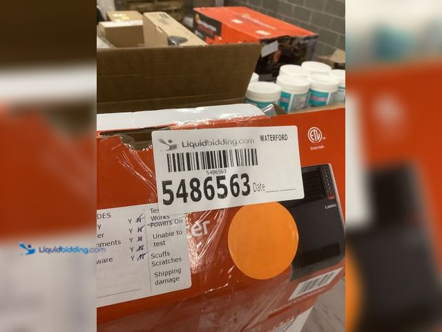 Lot 49-5486563 - Comfort Zone Quartz Heater Model:CZQTV007BK Item is used, no remote, powers on