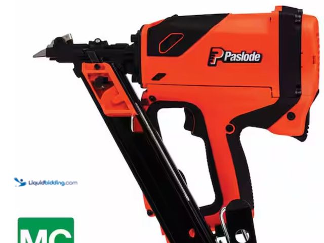 Lot 49-1631395 - Paslode CF150-PP Cordless Fuel/Gas and Battery 1-1/2 in. 30-Degree Positive Placement Metal Connecto...