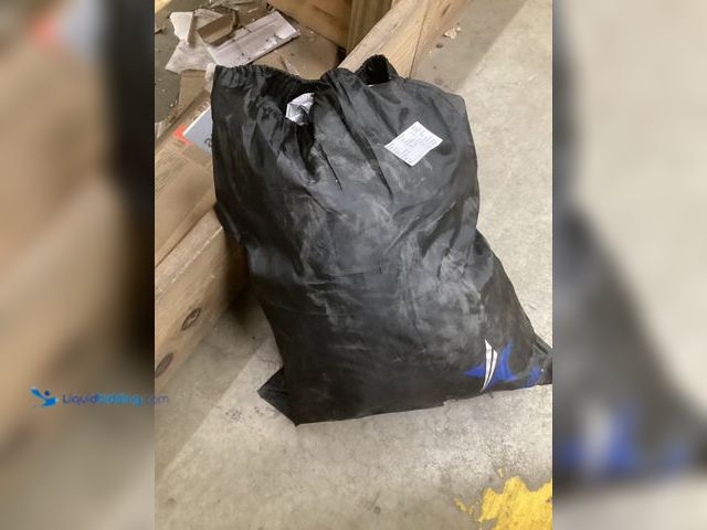 Lot 49-5454265 - Ezy Shade ( make life easier) Car Cover.