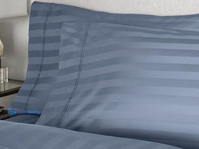 Lot 49-2026319 - Member's Mark 700-Thread-Count Striped Egyptian Cotton Duvet Cover Set. Model #13735403855. MSRP: $6...