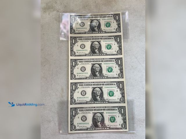 Lot 49-1505993 - BEAUTIFUL UNCUT SHEET OF 5 2017 GREEN SEAL UNITED STATES ONE DOLLAR BILLS #COINS1211