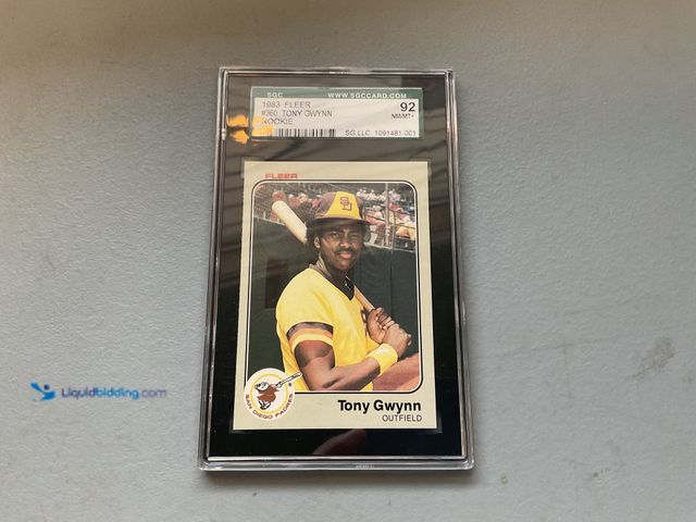 Lot 49-1804304 - GRADED CARD! 1983 FLEER TONY GWYNN ROOKIE #360