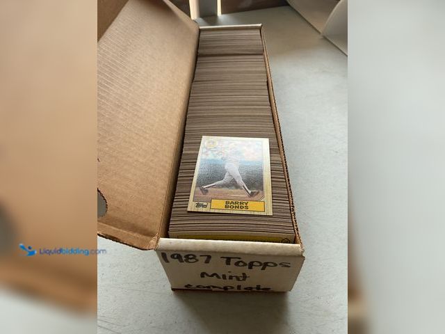 Lot 49-1801419 - 1987 TOPPS BASEBALL COMPLETE 792 CARD SET