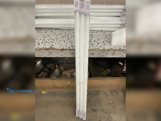 Lot 49-5476340 - Philips 40w 48 In. Daylight Deluxe T12 Bi-pin Fluorescent Tube Light Bulb (3-pack). Item is Unused