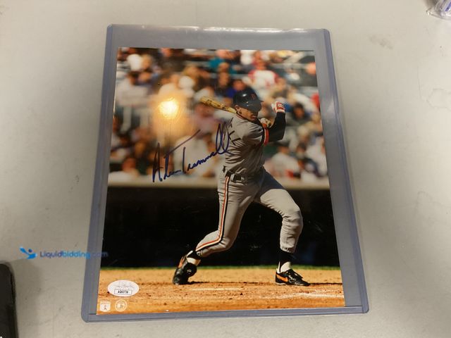 Lot 49-1804321 - AUTOGRAPHED ALAN TRAMMELL 8X10 WITH JSA.