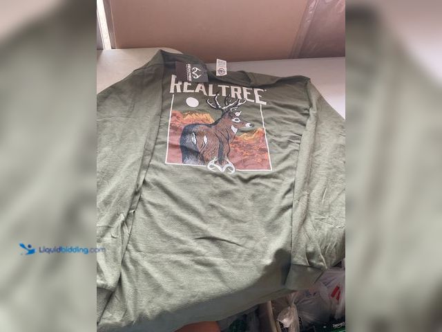 Lot 49-1977481 - BRAND NEW WITH TAGS REAL-TREE LONG SLEEVE T-SHIRT SIZE XL OLIVE GREEN IN COLOR