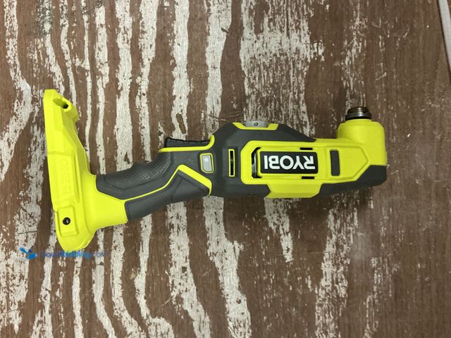 Lot 49-5559272 - RYOBI ONE+ 18V Cordless Oscillating Multi-Tool (Tool Only). Model # PCL430B. Unused