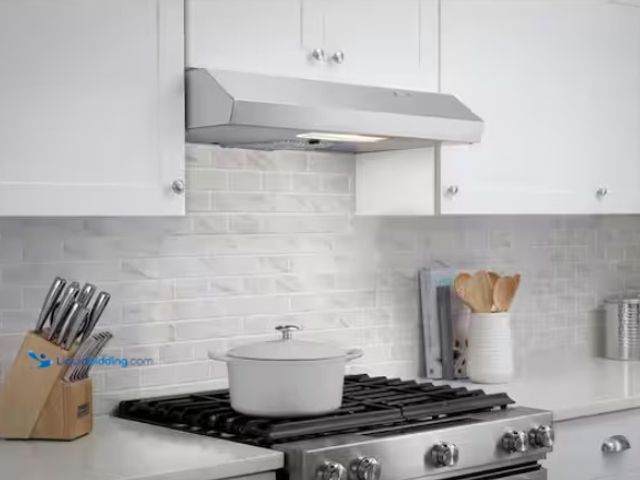 Lot 49-1578128 - Vissani Arno 30 in. 240 CFM Convertible Under Cabinet Range Hood in Stainless Steel with Lighting an...