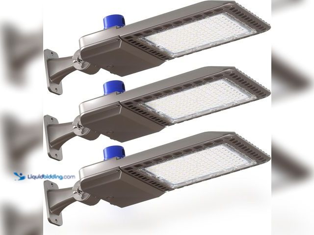 Lot 49-5435889 - YXL LED Parking Lot Light, 200W LED Shoebox Light with Dusk to Dawn Photocell,28000LM 5000K Daylight...