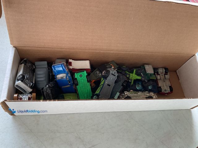 Lot 49-3503741 - Other LOT OF 20 PRE-OWNED 1/64 SCALE DIECAST CARS VARIOUS MAKES AND MODELS