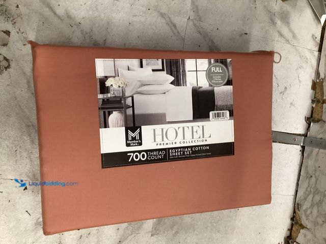 Lot 49-5542833 - Hotel 700 Thread Count Full Size Sheets. Unused