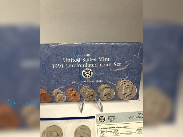 Lot 49-910550 - Official 1991 United States Mint Uncirculated Coin Set featuring both Philadelphia (P) and Denver (D...