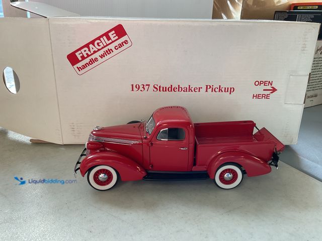 Lot 49-1505506 - COLLECTIBLE HIGH END DETAIL! 1937 STUDEBAKER PICKUP 1/24 SCALE DIECAST CAR IN ORIGINAL BOX #COINS121...