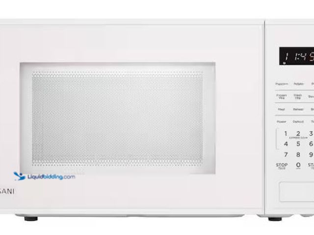 Lot 49-3536700 - Vissani
1.1 cu. ft. Electric 1000-W Countertop Microwave in White with Turntable, 6-Heating Functio...