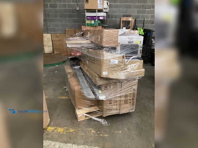 Lot 49-5542823 - Salvage Pallet