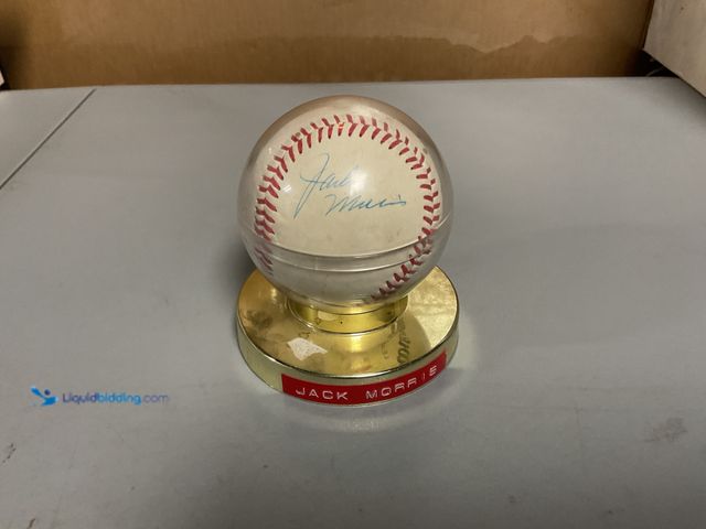 Lot 49-1804320 - AUTOGRAPHED BASEBALL JACK MORRIS.