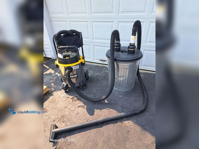Lot 49-1804754 - 16 gallon / 6.5 hp  Workshop dust extraction setup for WoodworkerS.