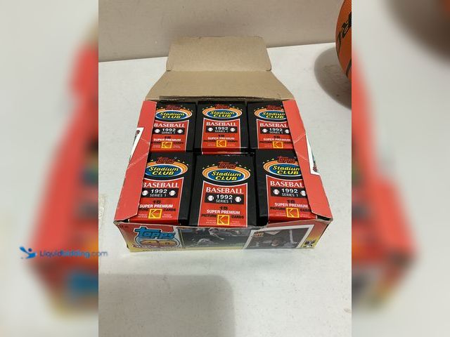 Lot 49-1835310 - Other 1992 TOPPS BASEBALL SERIES 1 WAX PACK BOX OF 24 PACKS ALL SEALED  #COINS0723