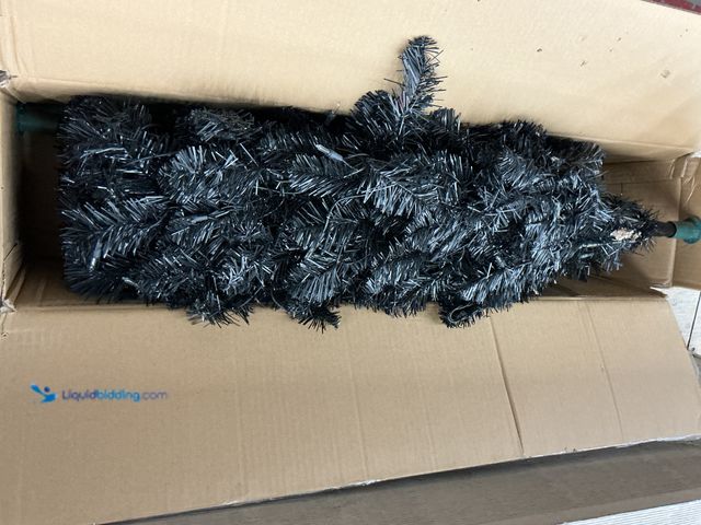 Lot 49-3528451 - Costway
6.5 ft. Pre-Lit Hinged Artificial Christmas Tree with 250 Multi-Color Lights (tested works)...