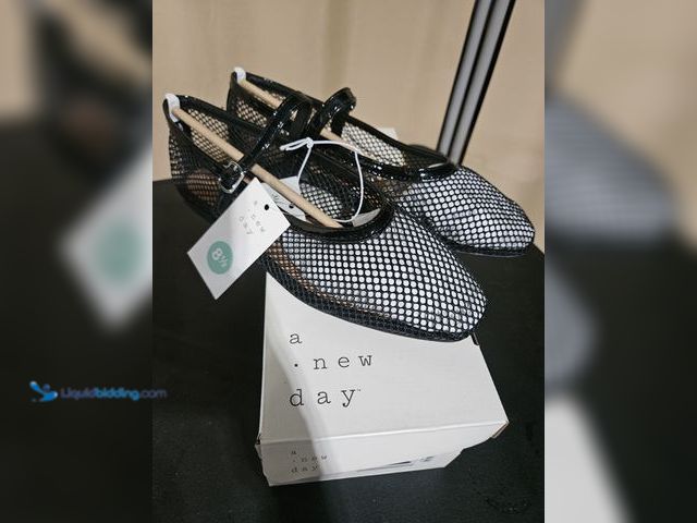 Lot 49-1802563 - 1 New Brand new womens shoes, size 8 1/2 from Target.