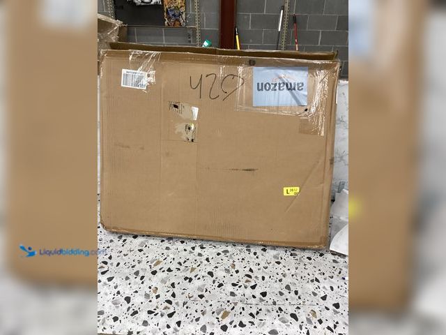 Lot 49-5460725 - MIXJOY Dog Car Seat (White) Item is unused.