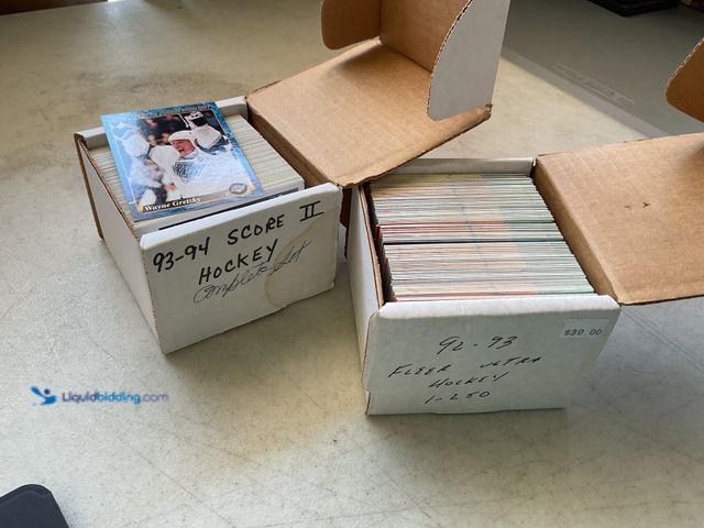 Lot 49-5515540 - Other LOT OF 2 HOCKEY CARD SETS INCLUDING 1993-94 SCORE II AND 1992-93 FLEER ULTRA INCLUDING WAYNE G...