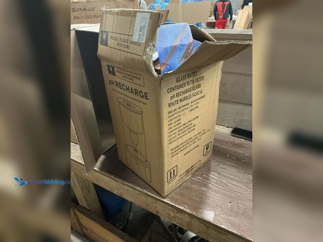 Lot 49-5463376 - Glass Water Container with Filter. Item is Used