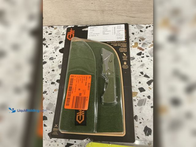 Lot 49-3539941 - Gerber E.A.B Poacket Knife. (Green) With a green beanie. New